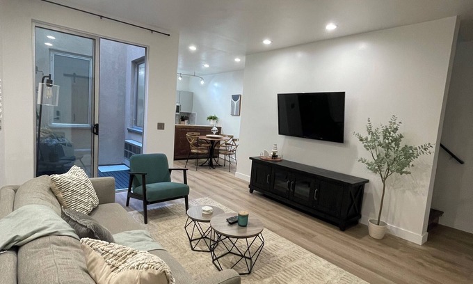 Little Italy Condominio | Charming 2-bedroom condo in the heart of Little Italy