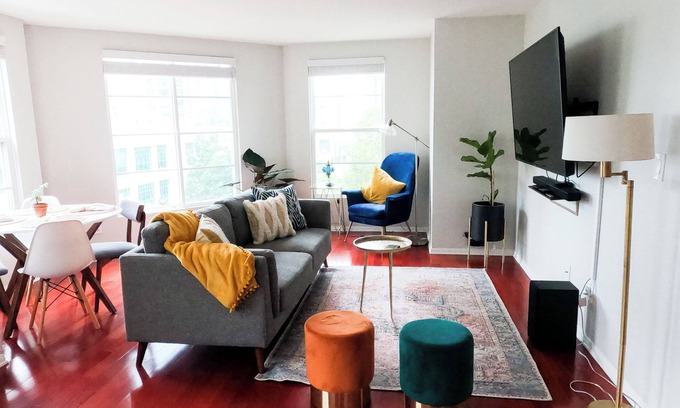 Little Italy Condominio | Charming 2-bedroom condo in Little Italy with Bay View