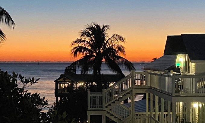 Uptown - Upper Duval Complejo | Charming 2-bedroom condo at the spectacular Coconut Beach Resort Nov 15-22-2025