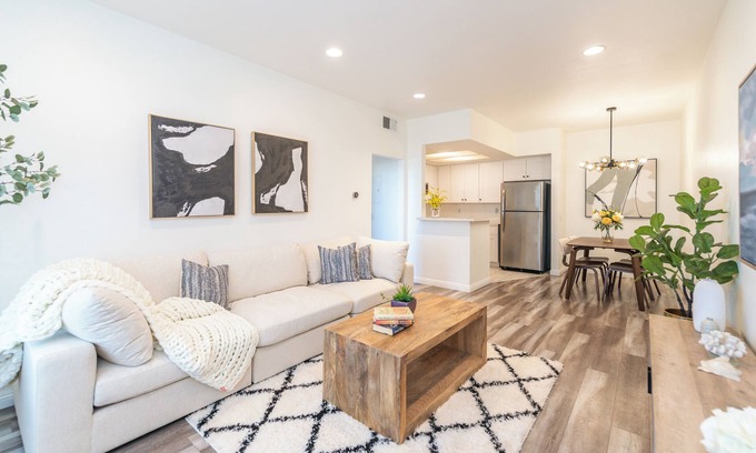 Irvine Condominio | Charming 2-bedroom condo with WiFi, AC in nice Irvine