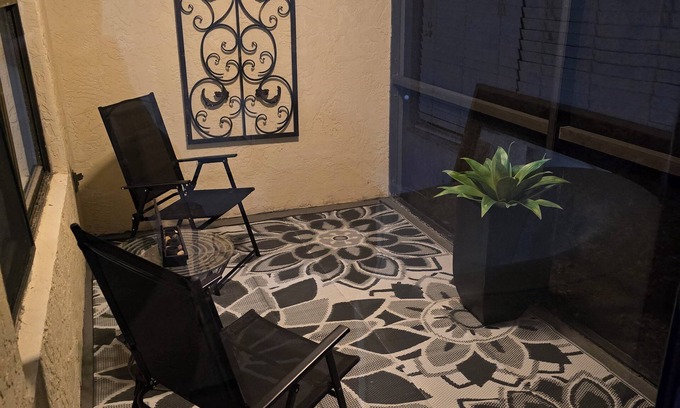 Stuart Condominio | Charming 2-bedroom condo with AC, WiFi in quaint Stuart