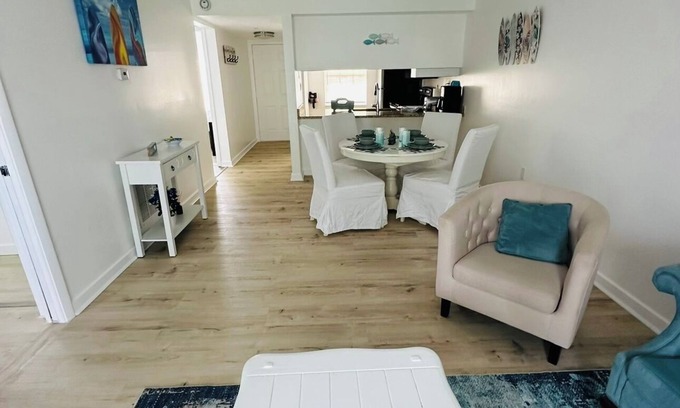 Temple Terrace Condominio | Charming 2-bedroom condo freshly renovated in wonderful Tampa USF