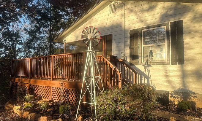 Franklin Cabaña | Charming 2-bedroom cottage in Franklin, NC in the Great Smoky Mountains