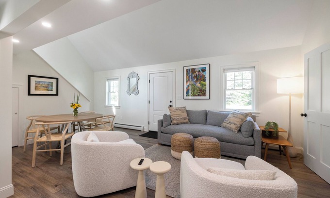 Kennebunkport Casa | Charming 2 bedroom cottage near beaches, galleries & dining