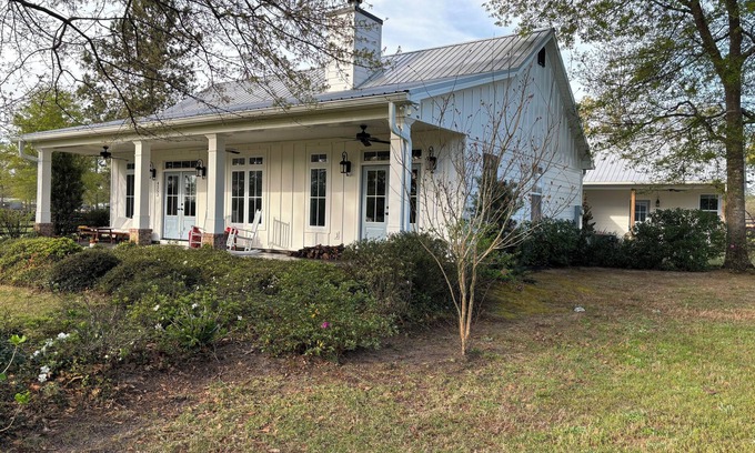 Aiken Cabaña | Charming 2-bedroom cottage "The Hideout" in delightful Aiken, SC