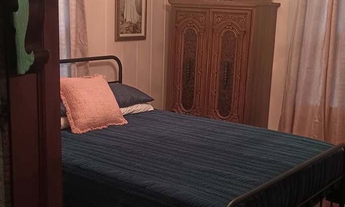 Lynn Casa | Charming 2-bedroom country house with AC, WiFi in Columbus