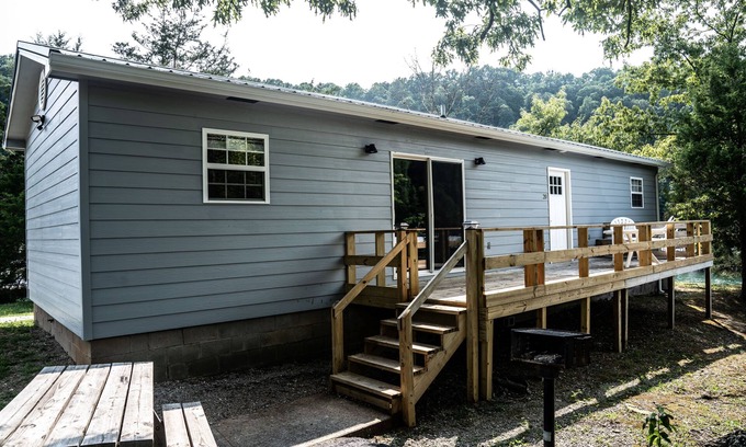 Albany Cabina | Charming 2-bedroom Duplex in Albany, KY on Dale Hollow Lake with Slip #20