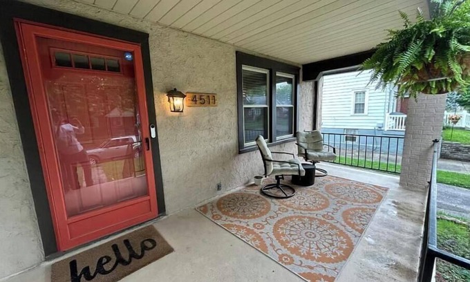 Beechmont Casa | Charming 2-bedroom house in brilliant Louisville