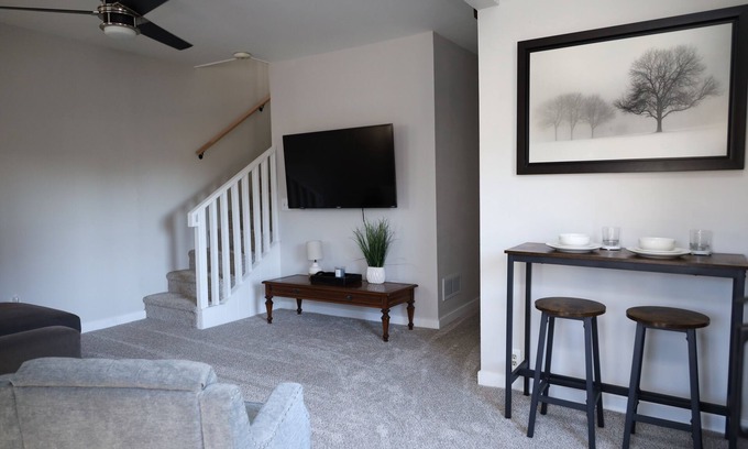 South Bend Casa | Charming 2-bedroom home, close to Downtown South bend and 5 mins away from ND