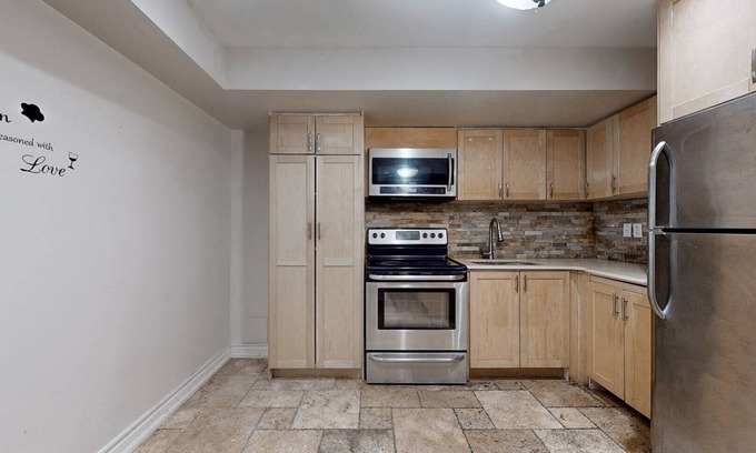 Brampton Apartamento | Charming 2 Bedroom Hideaway