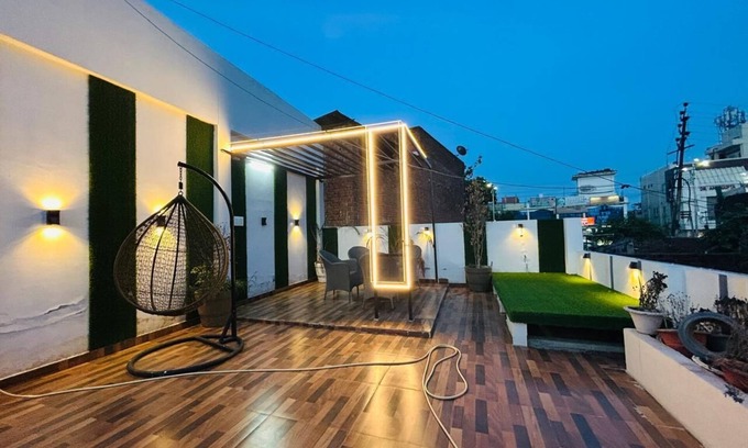 Allahabad Casa | Charming 2-bedroom house in welcoming Prayagraj with AC, WiFi On main road.