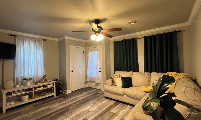 Chalmette Casa | Charming 2-bedroom house with WiFi, AC, Home Office,backyard in lovely Chalmette