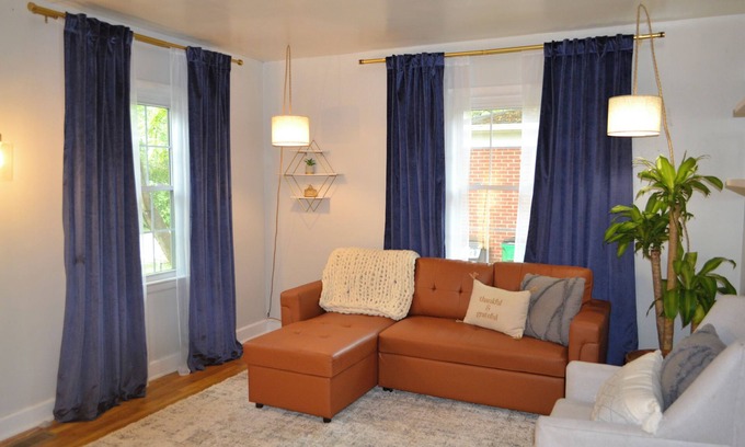 Charlotte Casa | Charming 2-bedroom house with WiFi & AC near uptown Charlotte