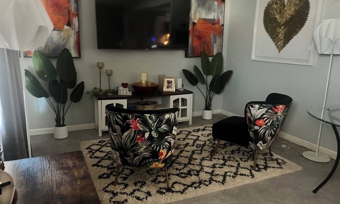 Jonesboro Casa | Charming 2-bedroom house in terrific Jonesboro with AC, WiFi, BBQ Grill