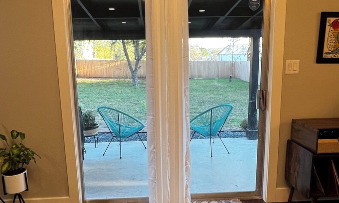 La Grange Casa | Charming 2-bedroom house in brilliant La Grange just 15 minutes from Round Top.
