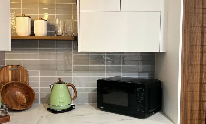 New Haven Casa | Charming 2-bedroom house with AC, WiFi in fantastic New Haven