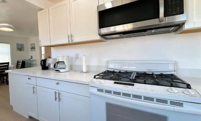 Central San Mateo Casa | Charming 2-bedroom house with WiFi and AC in San Mateo