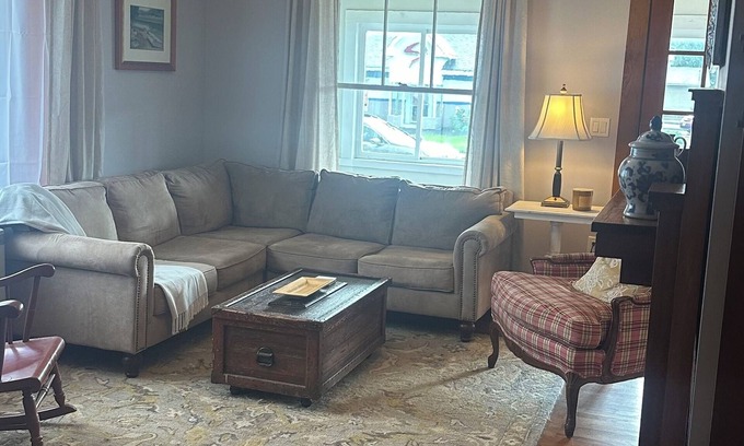 Skowhegan Casa | Charming 2-bedroom house with AC, WiFi in enchanting Skowhegan