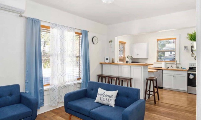 Downtown Casa | Charming 2-Bedroom Home Lakeland