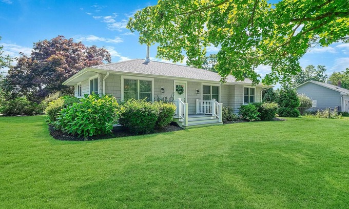 Southold Casa | Charming 2-bedroom home with AC in the heart of Wine Country