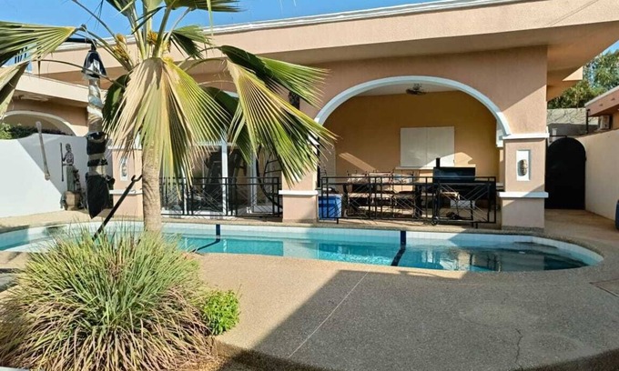 Ngaparou Casa | Charming 2-bedroom house with fitness room, WiFi in Ngaparou. Airport pick up.