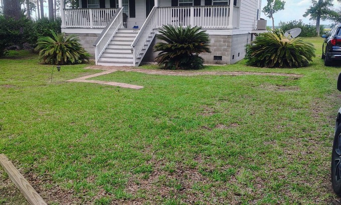 Dale Casa | Charming 2-bedroom house in enjoyable Beaufort on the water.