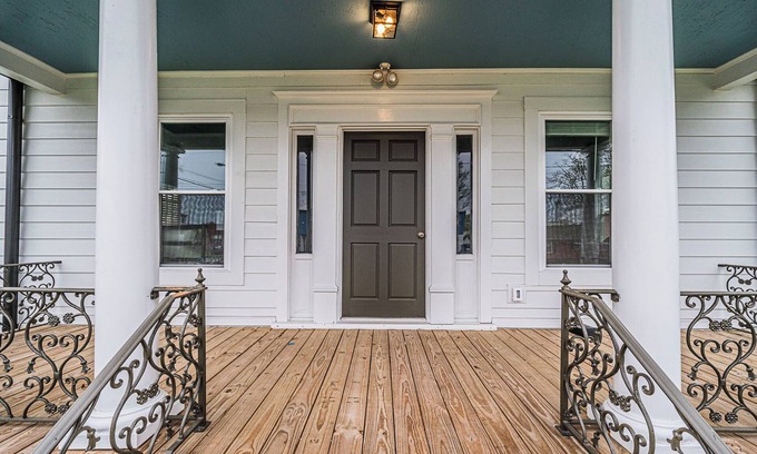 Franklin Casa | Charming 2-bedroom house newly updated in tranquil Franklin, walk to the square