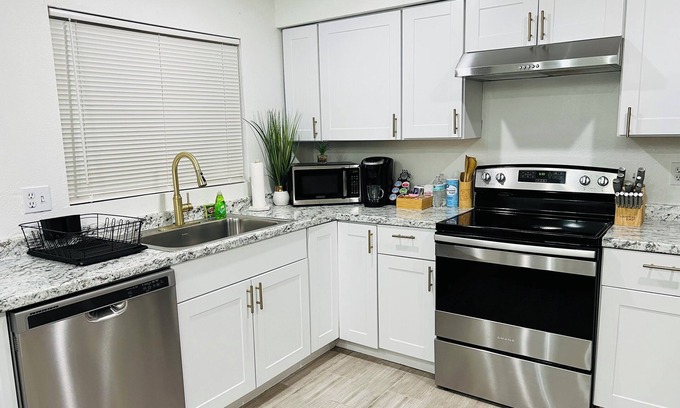 Glendale Casa | Charming 2-bedroom house with WiFi and AC in delightful Glendale
