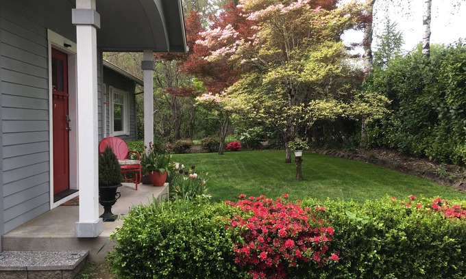 Garden Home-Whitford Casa | Charming 2-bedroom house in historic SW Portland Garden-Home neighborhood