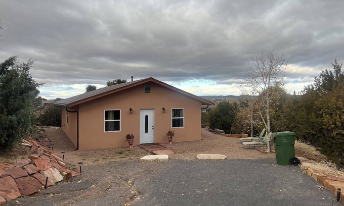 La Cienaga Casa | Charming 2-bedroom house in delightful Santa Fe with AC, WiFi
