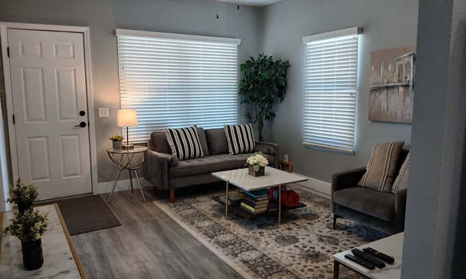 Atwater Casa | Charming 2-bedroom house with WiFi, AC in lovely Atwater