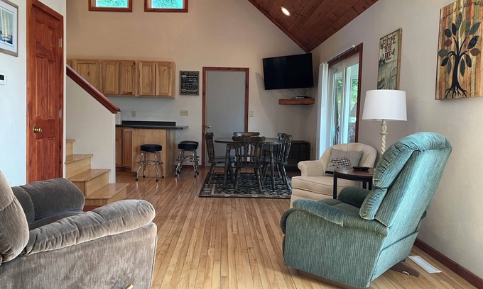 Jim Falls Casa | Charming 2-bedroom house in lovely Bloomer with AC