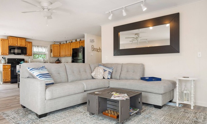Newbury Casa | Charming 2-bedroom house in delightful Newbury with AC, WiFi