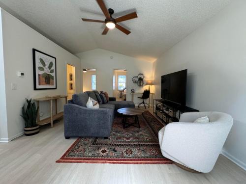 Saugatuck Casa | Charming 2-bedroom house in Saugatuck with AC, WiFi, Pet Friendly