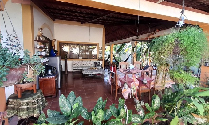 Leon Casa | Charming 2-bedroom house in León with WiFi access