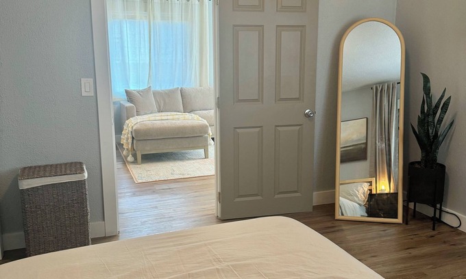 Albany Casa | Charming 2-bedroom house in Albany with AC, WiFi