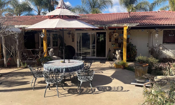 Vista Casa | Charming 2-bedroom house with WiFi, AC in welcoming Vista