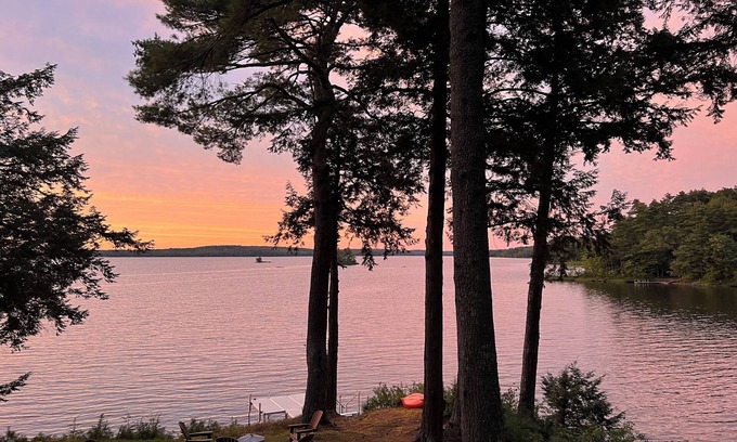 Unity Cabaña | Charming 2-Bedroom Lake Front Cottage with WiFi and A/C on Tranquil Unity Pond