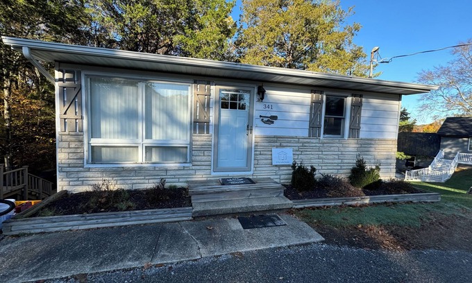 Wolf Creek Casa | Charming 2-bedroom Lake House in Marion with WiFi and AC