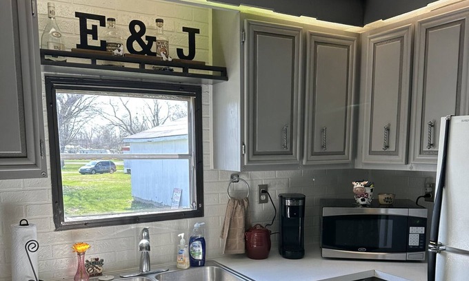 Cynthiana Casa | Charming 2-bedroom mobile home with AC and WiFi in Hillsboro