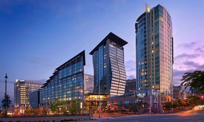Wilburton Apartamento | Charming 2-bedroom + office penthouse with Mt Rainier views in Bellevue downtown