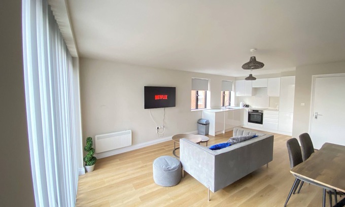 Elmers End Apartamento | Charming 2-Bedroom Retreat with Balcony