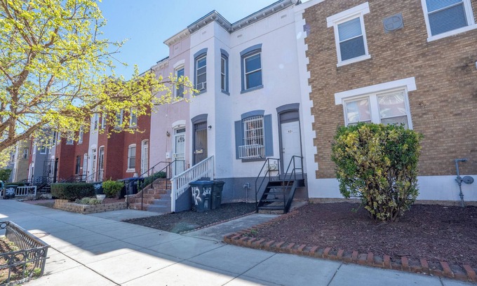 Truxton Circle Casa | Charming 2-bedroom rowhome with WiFi, AC in Downtown Washington