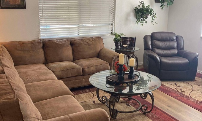 Farmington Casa | Charming 2-bedroom townhouse with WiFi in lovely Farmington