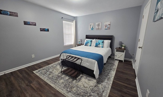 La Vergne Casa | Charming 2-bedroom townhome with WiFi, AC in fabulous La Vergne