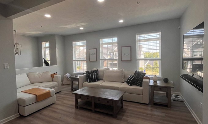 Imperial Casa | Charming 2-bedroom townhome with WiFi, AC in serene Imperial