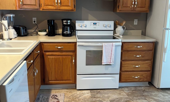 Bristol Casa | Charming 2-bedroom townhome Bristol minutes from local attractions!
