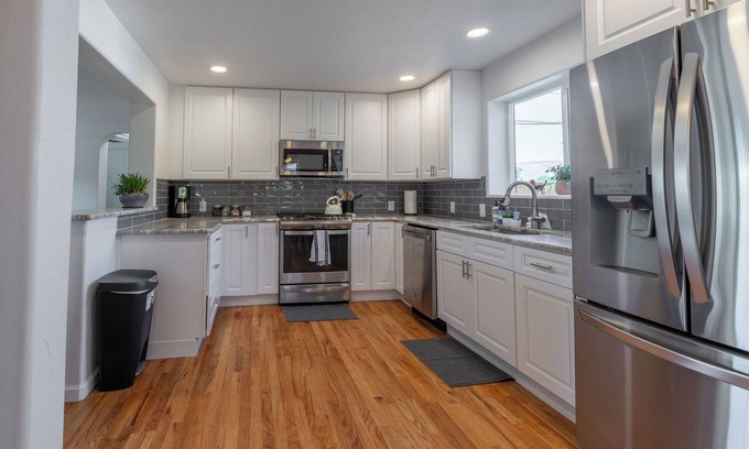 Southeast Heights Casa | Charming 2-bedroom house in delightful SE Heights with AC