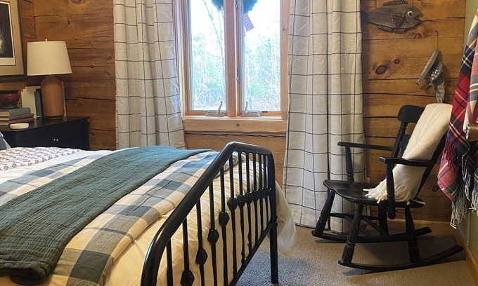 Balsam Lake Cabina | Charming 2 bedroom cabin w/loft on White Ash Lake