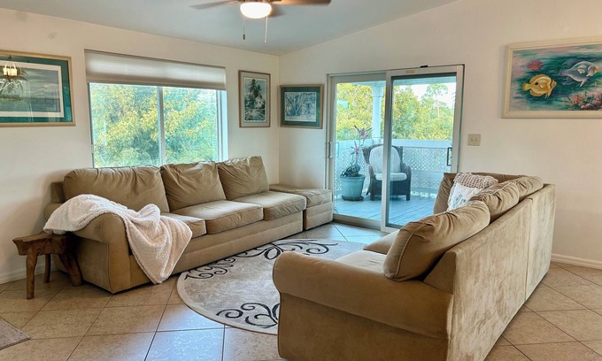 Big Pine Key Casa | Charming 2-bedroom 2- bath home located in the middle of The Key Deer Refuge.